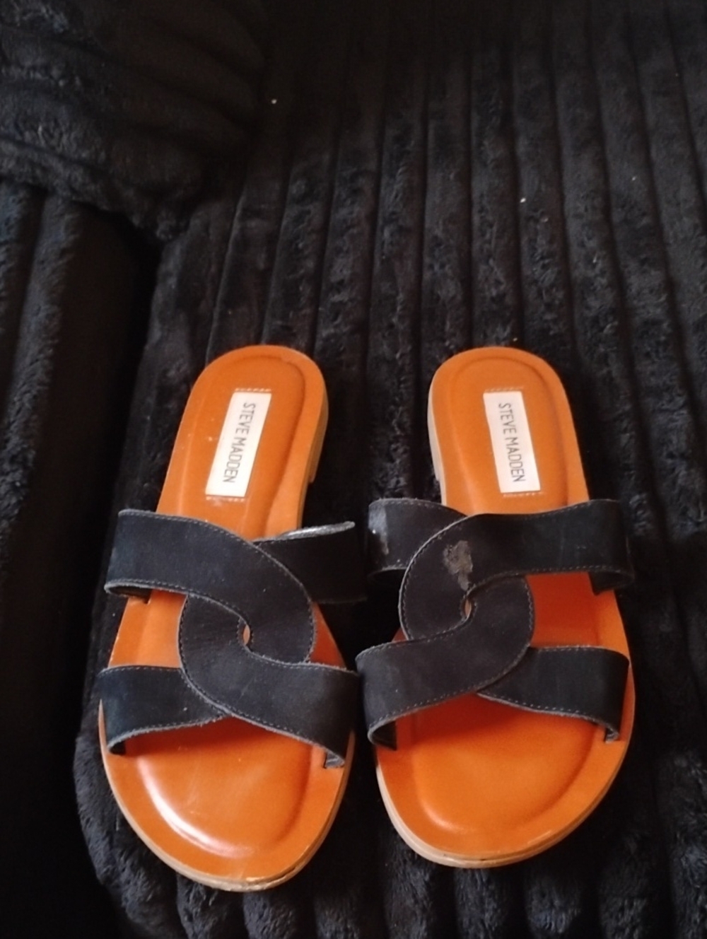 STEVE MADDEN HADYN SANDALS FEATURING BLACK CRISSCROSS STRAPS AND A TAN FOOT BED